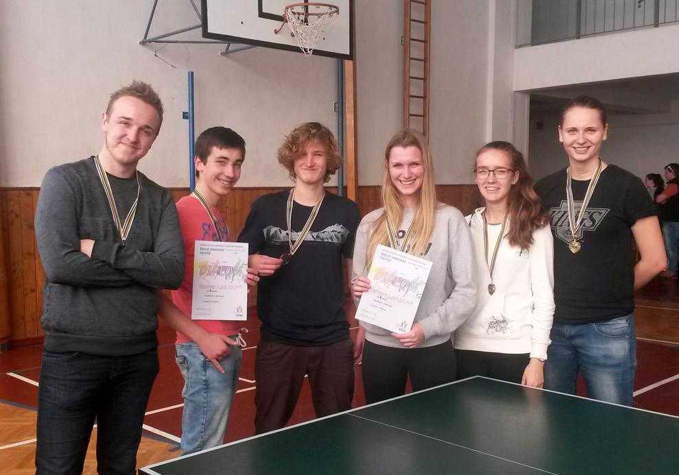Vyšší procento vyznamenaných žáků osmiletého studia je dáno vyšším počtem vyznamenaných žáků především v prvních dvou ročnících studia.