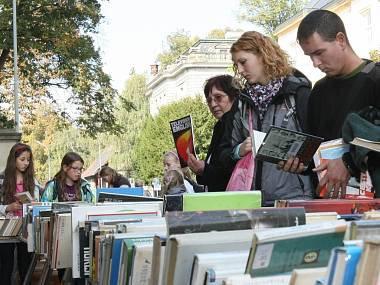 VÝHLED 2013: provozuje SAPMU provozuje obchůdek / burzu učebnic a knih