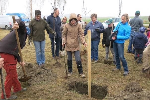 Zaměstnanci tak sesbíali 60 pytlů odpadků a přispěli k vyčištění oblasti u