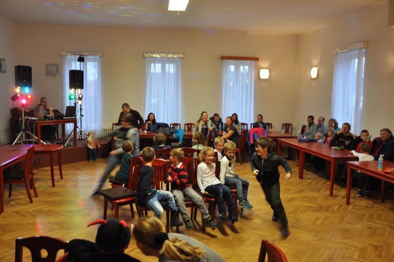 tuto trojici i podívat a ti