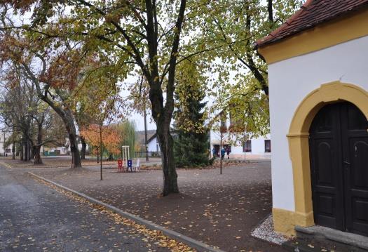 symbolický přípitek Lípě republiky kalíškem rumu Republika krásnou budoucnost nejen lípy, ale nás všech a
