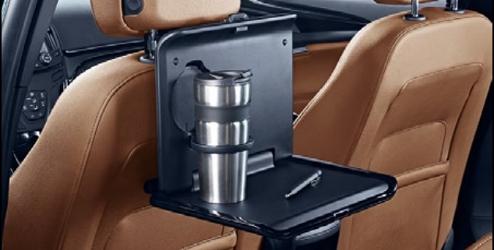 13442007 17 46 021 Kč 837 Opel FlexConnect je univerzální modulární systém.  Univerzální háček umožňuje zavěsit menší zavazadla nebo nákupní tašky úhledně za předním sedadlem.