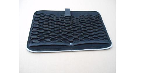 Materiál: odolný tvrdý plast Barva černá Rozměry: 420mm (délka) x 900mm (šířka) x 90492458 17 07 844 Kč 1761 V zavazadlovém prostoru udrží lehké