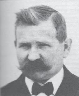 Jeho otec přišel do Ždá nic jako vandrovní tovaryš cechu barvířského v roce 1849 z Valašských Klobou ků. Zde se po čase oženil s vdovou po barvíři Brhelovi. Jejich dům byl v místech staré lékárny.