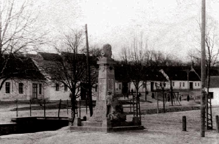 roku 1976 v Praze. V letech 1990 1994 studoval na Pa pežském východním ústavu (PIO) v Římě, kde získal li cenciát východních teologických věd.