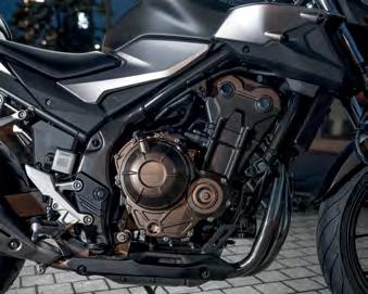 DVOUVÁLCOVÝ MOTOR Osmiventilový řadový dvouválec s podobnou vnitřní strukturou jako má motor CBR1000RR Fireblade produkuje výkon 35 kw při 8 600 otáčkách a vyhovuje tak skupině A2 se