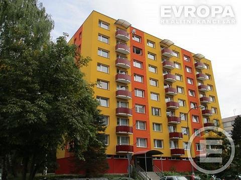 12 Stav : dobrý Výměra bytu : 38 m2 vč. sklepní kóje Nabídková cena : 890 000,- Kč Srovnávací objekt č. 3 Prodej bytu 1+1 v Písku Lokalita : Budějovické Předměstí, tř.