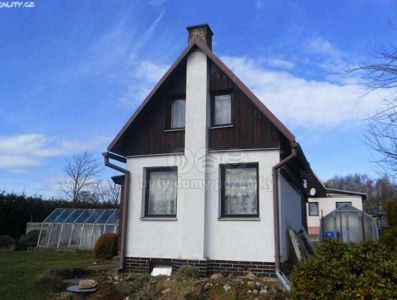 Budova: cihlová Stav objektu: velmi dobrý Typ domu: přízemní Podlaží počet: 3 Plocha zastavěná: 16 m 2 Plocha užitná: 34 m 2 Plocha pozemku: 468 m 2 Balkón: ne Terasa: ano Sklep: ano