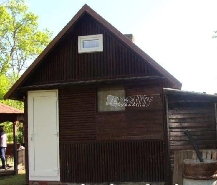 Budova: dřevěná Stav objektu: dobrý Typ domu: přízemní Podlaží počet: 2 Plocha zastavěná: 16 m 2 Plocha užitná: 22 m 2 Plocha pozemku: 401 m 2 Balkón: ne Terasa: ano Sklep: ne Voda: