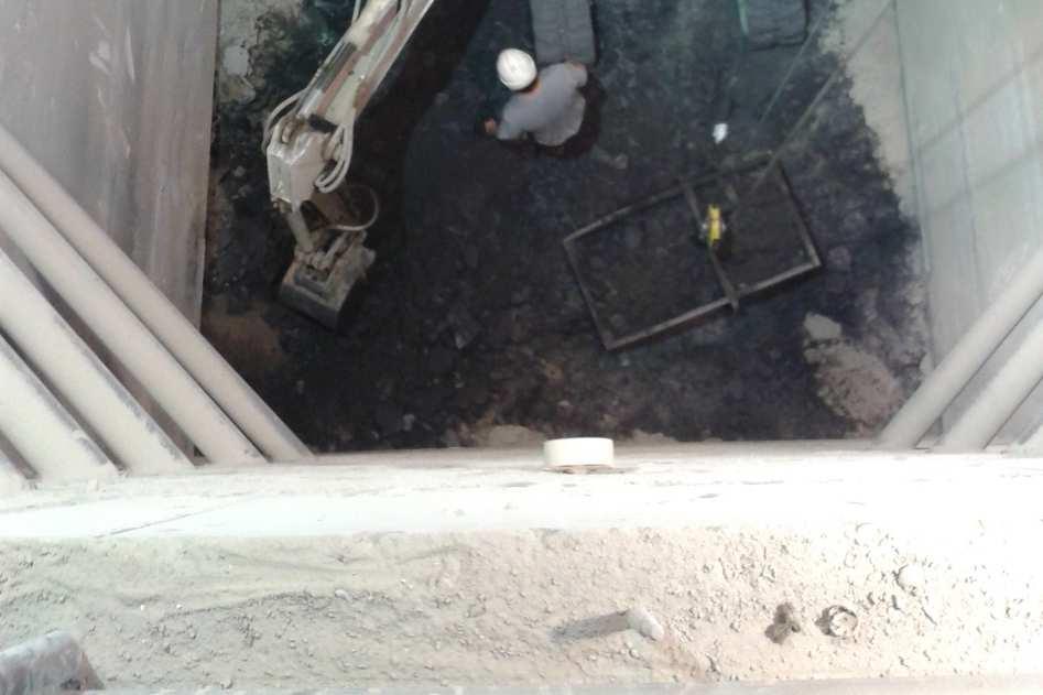 V prvním záběru bude osazen rám se sítí a proveden nástřik SB. Ve druhém záběru se osadí rohové výztuhy. Při hloubení šachty bude v jednotlivých úrovních dna šachty hloubena jímka pro čerpání vody.