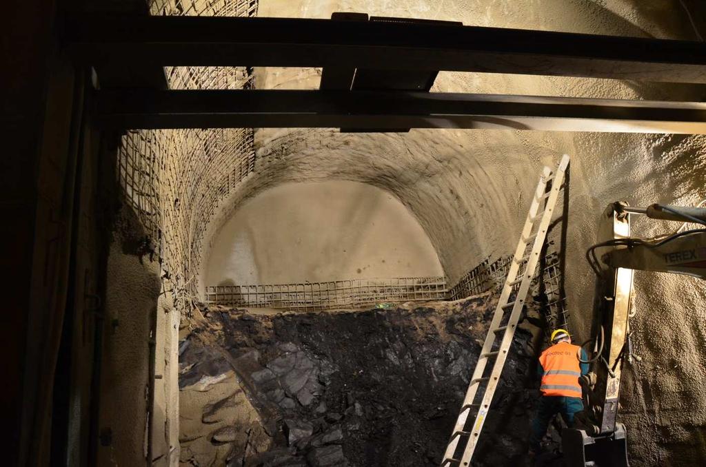 9 Ražby Veškeré práce byly realizovány z hloubené šachty, doprava materiálu a rubaniny probíhala přes šachtu a suterén objektu č. p. 357.