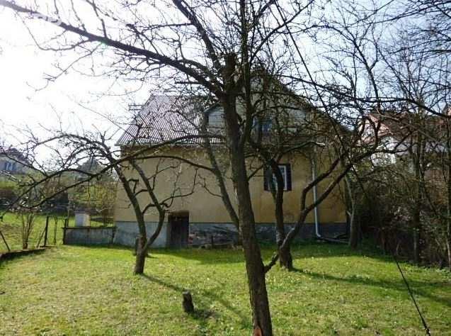 Budova: smíšené zdivo Stav objektu: před rekonstrukcí Typ domu: patrový Podlaží počet: 3 Plocha zastavěná: 100 m 2 Plocha užitná: 130 m 2 Plocha pozemku: 609 m 2 Balkón: ne Terasa: ne Sklep: ano