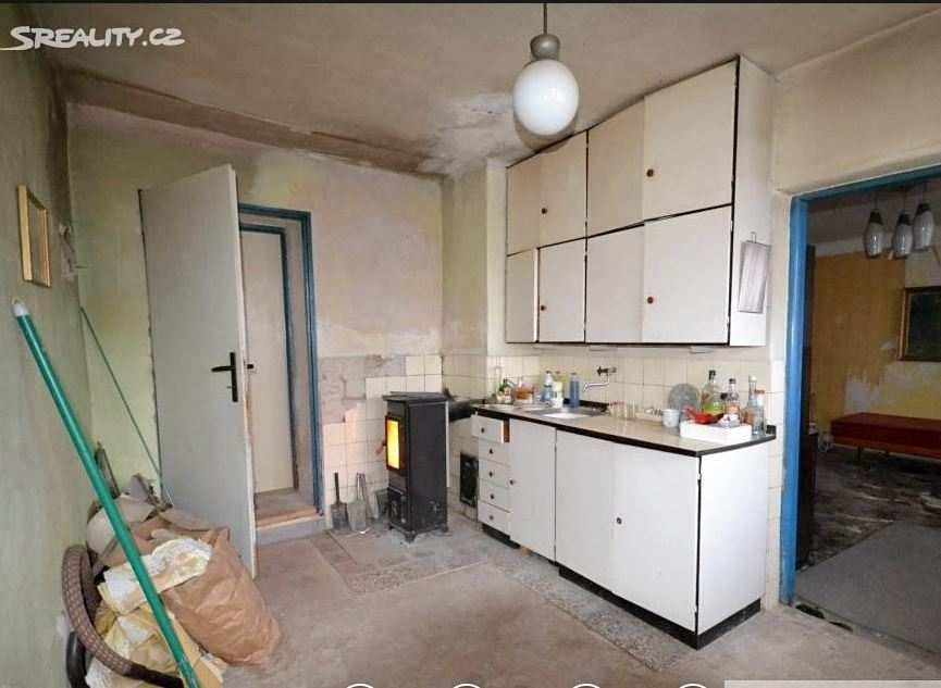 Budova: smíšené zdivo Stav objektu: před rekonstrukcí Typ domu: přízemní Podlaží počet: 1 Plocha zastavěná: 90 m 2 Plocha užitná: 65 m 2 Plocha pozemku: 472 m 2