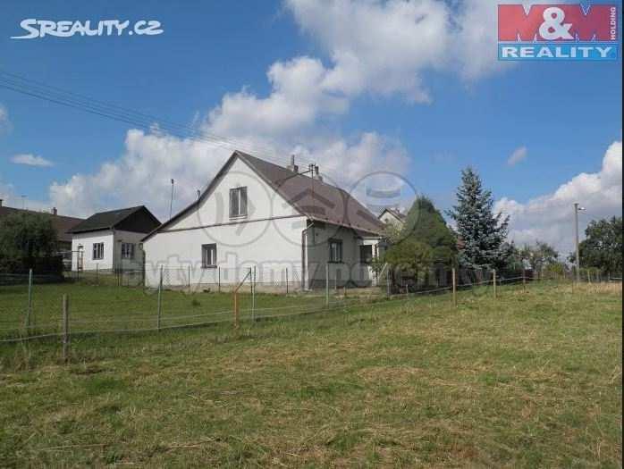 8) Rodinný dům Nabídková cena: 768 000,- Kč Lokalita: Rohozná Popis: Samostatně stojící, částečně podsklepený rodinný dům s dispozicí 3+1.
