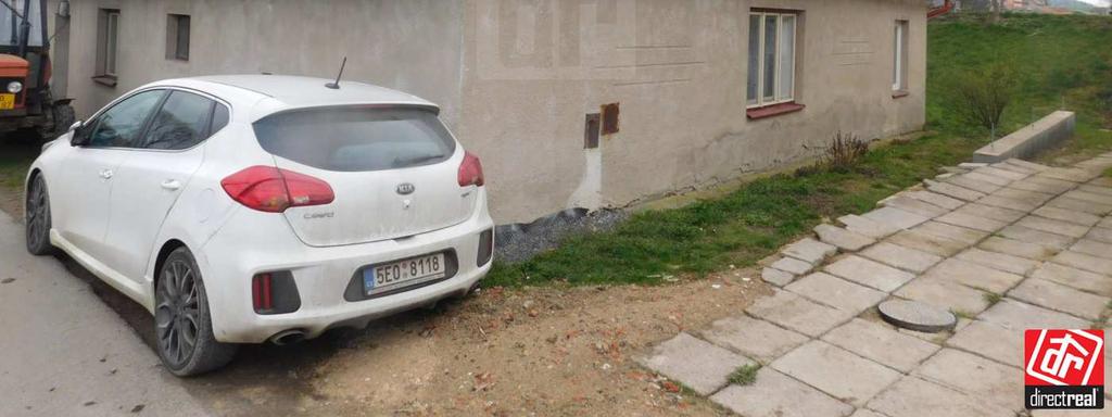 Plocha pozemku: 582 m 2 Balkón: ne Terasa: ne Sklep: ano Voda: veřejný vodovod Plyn: v ulici před domem Odpad: veřejná