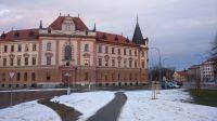 Návštěva Okresního soudu v Č. Budějovicích 27. 1. 2016 Dne 27. ledna sledovali studenti septimy a 3.A trestní řízení Okresního soudu v Českých Budějovicích.