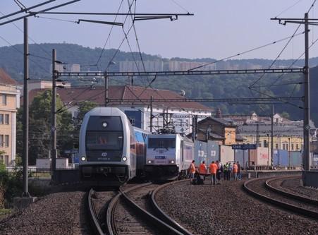 1 SHRNUTÍ Zdroj: Drážní inspekce Skupina události: incident. Vznik události: 28. 5. 2018, 5.06.36 h.