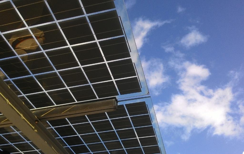 PRIORITA 1 EKOLOGICKÁ UDRŽITELNOST Dopady: Trvale udržitelný svět využívající technologie z obnovitelných zdrojů energie Vlády a firmy z celého světa jsou stále více nuceny investovat do solární,