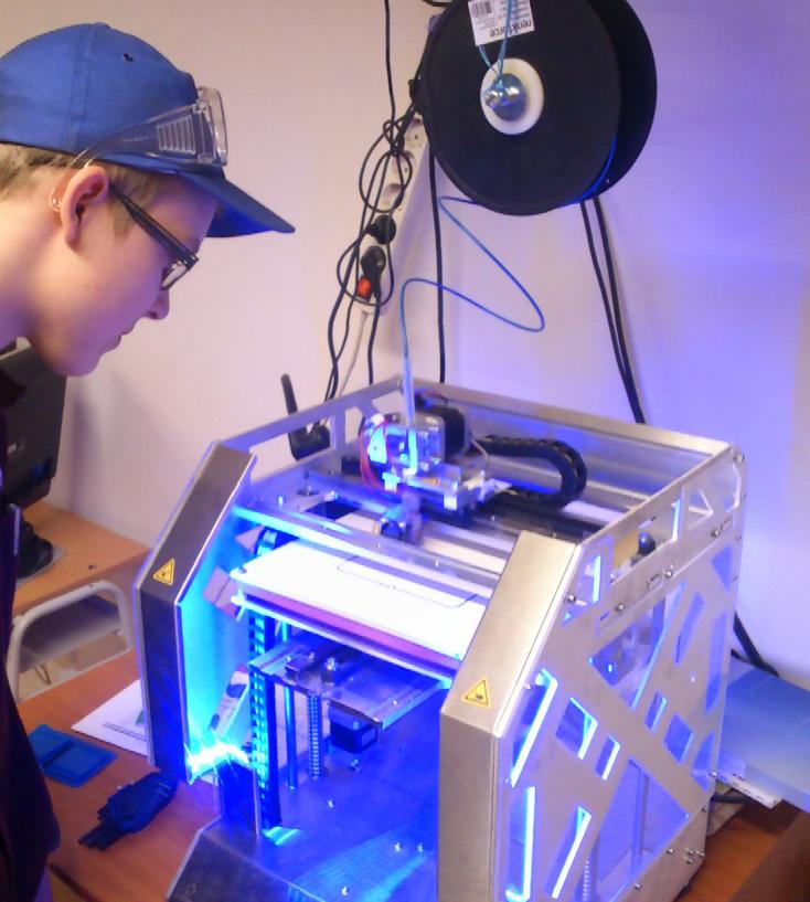 PRIORITA 2 VZDĚLÁVÁNÍ V OBLASTI STEM Naše závislost na moderních technologiích roste. Stále jen okolo 15 % vysokoškolských studentů v Evropě si vybere studijní obor v oblasti STEM.