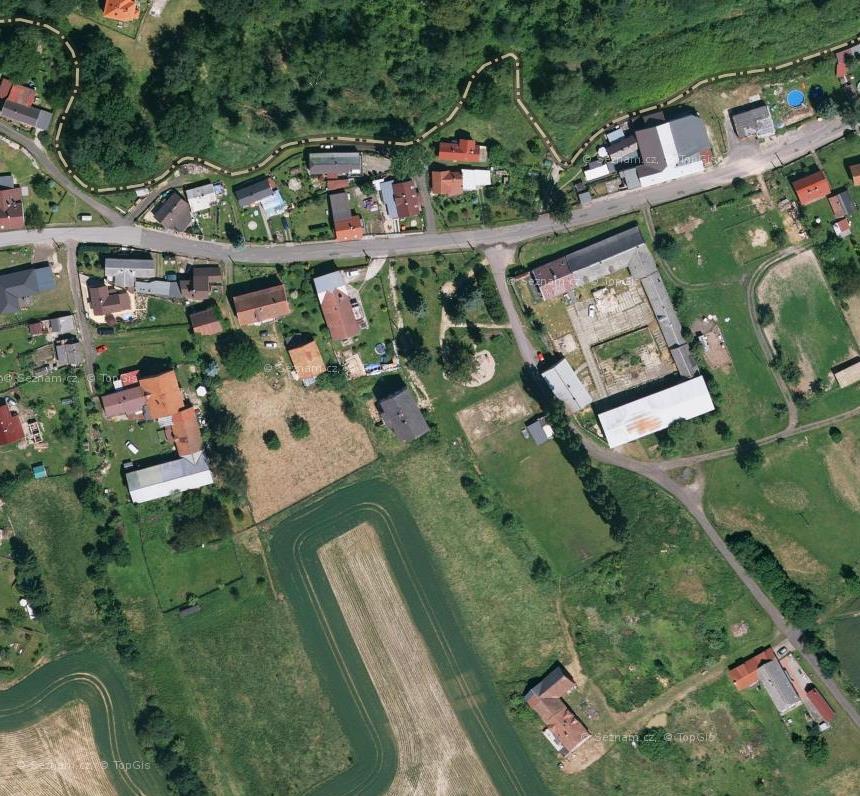 NÁVRH DLE 50 STAVEBNÍHO ZÁKONA Rozvolněná struktura zástavby uzavřená - smíšená obytná zástavba části Oldřichov na Hranicích (zdroj: mapy.
