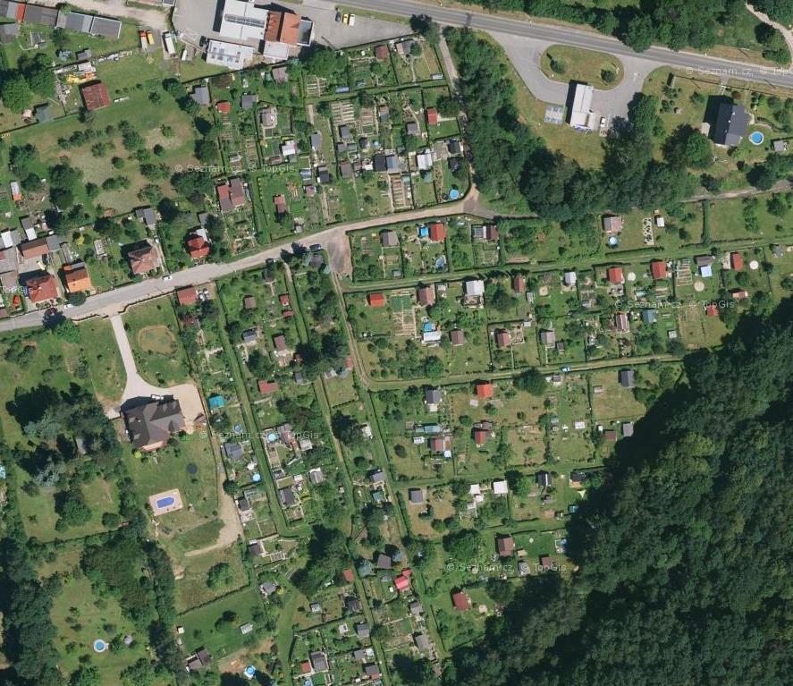 ÚZEMNÍ PLÁN HRÁDEK NAD NISOU Rozvolněná struktura zástavby drobná - zahrádková osada v ul. Polní (zdroj: mapy.