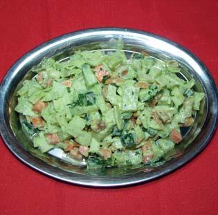 Chicken 99 Kč VEGANSKÁ JÍDLA VEGAN DISHES / VEGANISCHE GERICHTE 46) JEER ALOO 135 Kč koření, kmín, brambory 47) ALOO BROCOLI 135 Kč