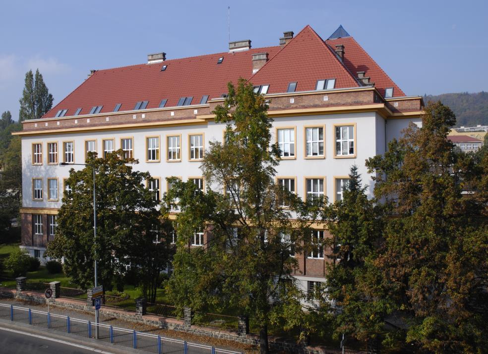 1 Základní údaje o škole Název školy Podkrušnohorské gymnázium, Most, příspěvková organizace Adresa školy IČ 49872559 Čsl.