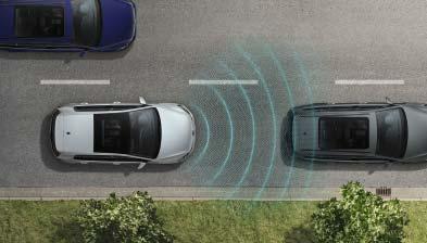 Integrovaný asistent pro vyparkování při couvání z parkovacího místa monitoruje prostor za Vaším automobilem a varuje Vás před vozidly blížícími se v příčném směru.