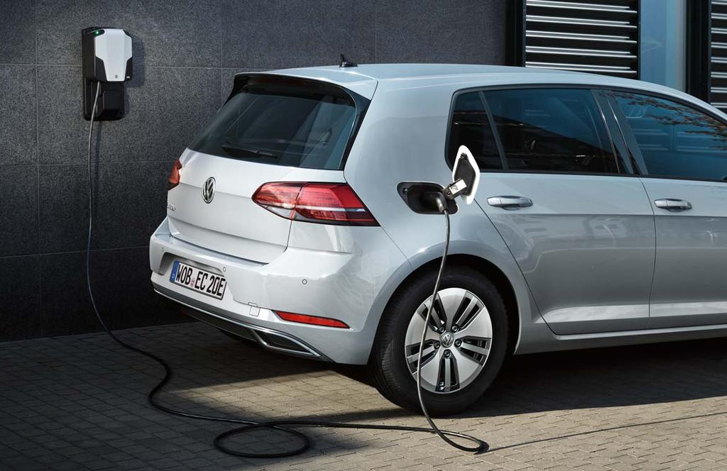 Flexibilní doplňování energie. Ať z běžné domovní zásuvky, z wallboxu nebo z veřejné nabíjecí stanice rozhodnutí, kde a jak dodáte Vašemu vozu e-golf energii, je jen na Vás.