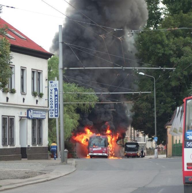 z: e) úrazu elektrickým