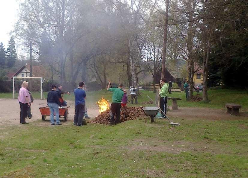 ČERNAVAN ročník 2014 číslo 2 Co se událo od posledního vydání Černavanu Jarní brigáda V sobotu 12.