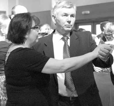 Na rodičovském plese v Kunovicích hrála čtvrtým rokem kapela Foxy Hunters, vystoupily břišní tanečnice a v rekordně bohaté tombole (458 cen) byl tou nejatraktivnější cenou víkendový pronájem obytného