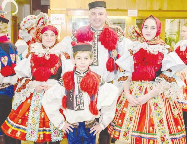 FOTO: ROSŤA PIJÁČEK králů a legrútů a starší kluci ho vzali do party.