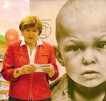Když AŤ TO BUDE, jak to bude, Vozovna Hloubětín zůstává. Nahoře je původní vozovna, dole je vizualizace nové. Zdroj. DPP ZUZANA BAUDYŠOVÁ v době, kdy její nadace Naše dítě slavila 20. výročí.