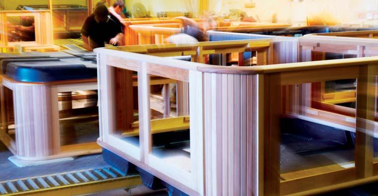 KABINETY ZE ZÁPADO- KANADSKÉHO Č ERVENÉHO CEDRU PERFEKTNÍ STAVEBNÍ MATERIÁL Z PŘ ÍRODY Krása, pevnost a snadný přístup jsou zabudovány do všech