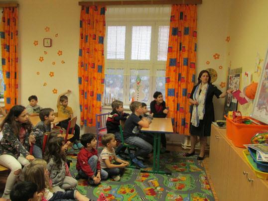 A v souvislosti s touto aktivitou jsme byli poádáni o besedy a návtìvy hasièských zbrojnic, aby dìti mìly svými pracemi na co navázat. Uskuteènily se besedy v Beneovì nad Èernou pro kolní druinu (viz.
