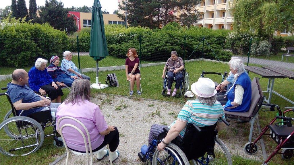 5.2 VOLNOČASOVÉ AKTIVITY Domov pro seniory Hvízdal poskytuje svým uživatelům širokou nabídku volnočasových aktivit, které zajišťují pracovníci v sociálních službách, kteří vykonávají základní