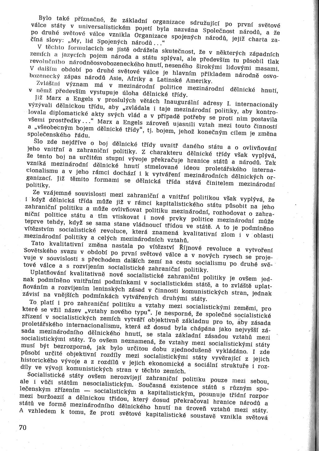 Bylo také přiznačné, že základní organizace sdružující po první světové válce státy v universalistickém pojetí byla nazvána Společnost národf1, a že po druhé světové vttlce vznikla Organizace