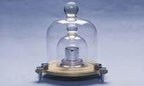 Jednotky hmotnosti v MS hlavní jednotka SI: kilogram kg Kilogram je hmotnost mezinárodního prototypu kilogramu, který je uložen u Mezinárodního úřadu pro váhy a míry v Sévres.