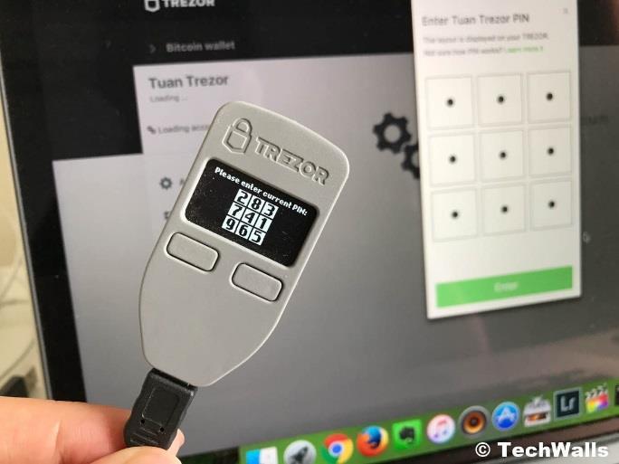 TECHNICKÉ VYBAVENÍ PRO MANIPULACI S KRYPTOMĚNAMI rozmístění čísel zobrazeném na displeji.