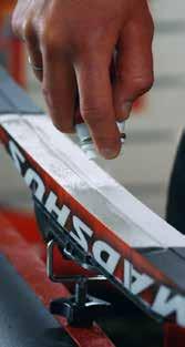 Používá se na odrazové zóny klasických běžeckých závodních lyží s mechanickým zpracováním odrazové zóny z výroby nebo na lyžích upravených brusným papírem. Po aplikaci nechejte zaschnout 2 minuty.