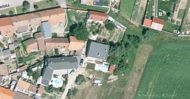 C. Rekapitulace: Administrativní cena nemovité věci Obvyklá cena nemovité věci 1.483.290,00 Kč 2.100.000,00 Kč Obvyklou cenu posuzované nemovité věci zapsané na LV č. 2663, tj. rodinného domu č.p. 990 na pozemku parcelní číslo 2236/2 (jiný vlastník) v katastrálním území Moravský Krumlov, obci Moravský Krumlov, okrese Znojmo vyjádřenou ve formě obvyklé ceny ve smyslu zák.