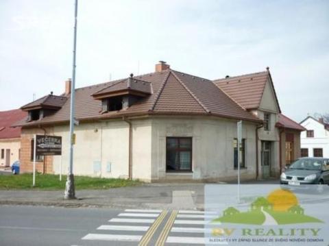 2. Lokalita: Heřmanův Městec Nabízíme k prodeji městský dům v probíhající rekonstrukci v Heřmanově Městci.