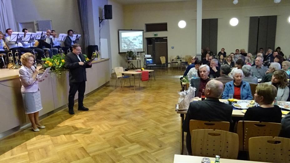 A obyvatelé žijící v rozsáhlém pásmu pod hřebeny Krušných hor z německé strany, slavili 25 let šťastného a spokojeného soužití.