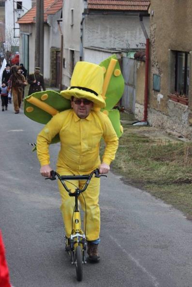 jeptišky, mnich, doktor a kůň.