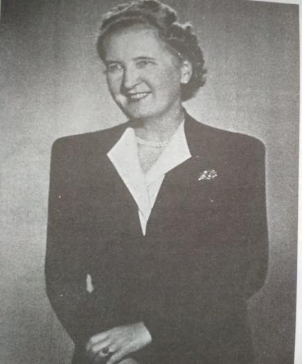 V československém červeném kříži pracovala velmi aktivně od jeho založení v roce 1919, až do konce roku 1948. Nejprve jako členka jeho prvního Hlavního stanu a poté, jako jeho čestná předsedkyně.