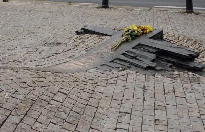 na chomutovském náměstí. Svolali jsme své kolegy, spolužáky a další občany ještě přede dnem pohřbu Jana Palacha v Praze, na čtvrtek 23. ledna na 15. hodinu.
