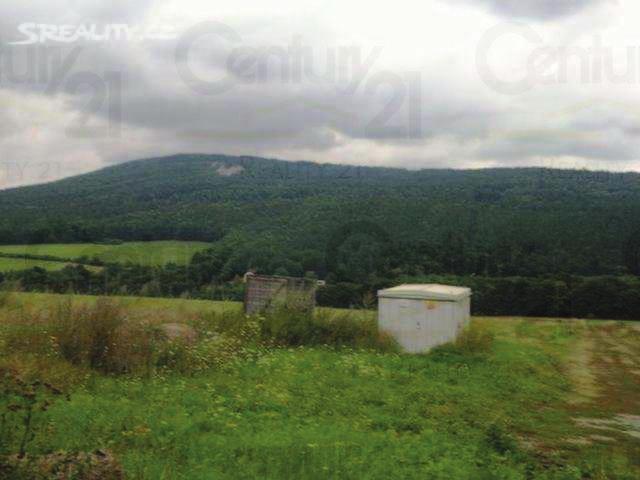Plocha pozemku: 4 426 m 2 Cena nabídková: 633,- K /m² Zdroj: Realitní kancelá CENTURY 21 Reality