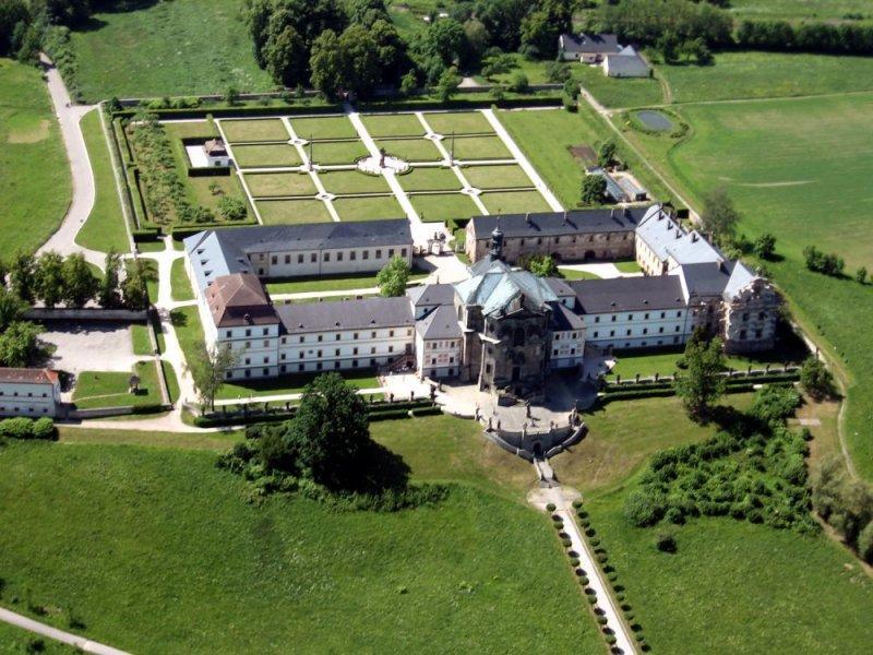 Hospital Kuks představuje barokní sochařský a architektonický soubor, který byl postaven pro majitele východočeského panství