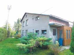 Jednopodlažní dům o vel. 125 m 2. Z chodby se vstoupí do obývacího pokoje s krb.